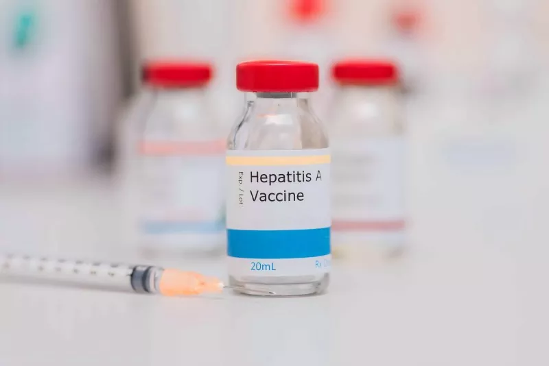 Paano Pumili sa Pagitan ng Live Attenuated at Inactivated Hepatitis A Vaccines?